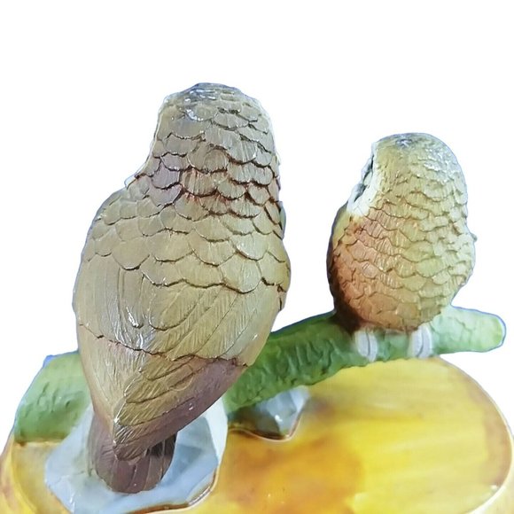 Music Box Handmade Cast Resin Owls on Perch "Born Free" Tune 1986 Vintage - Picture 4 of 8